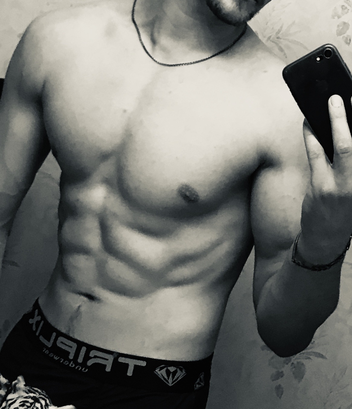 Profil de Adryen, 25 ans, Boite gay à Hermenches