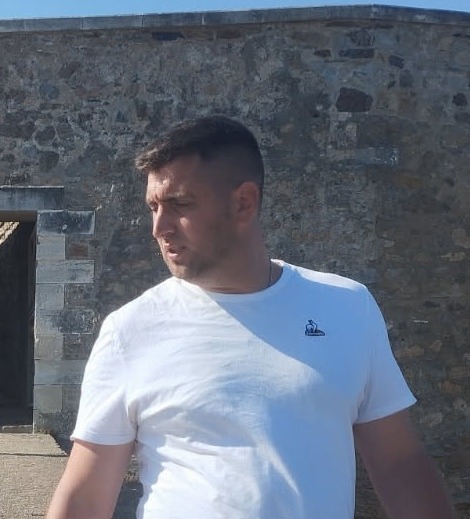 Profil de Amrane, 35 ans, Boite gay à Feutersoey