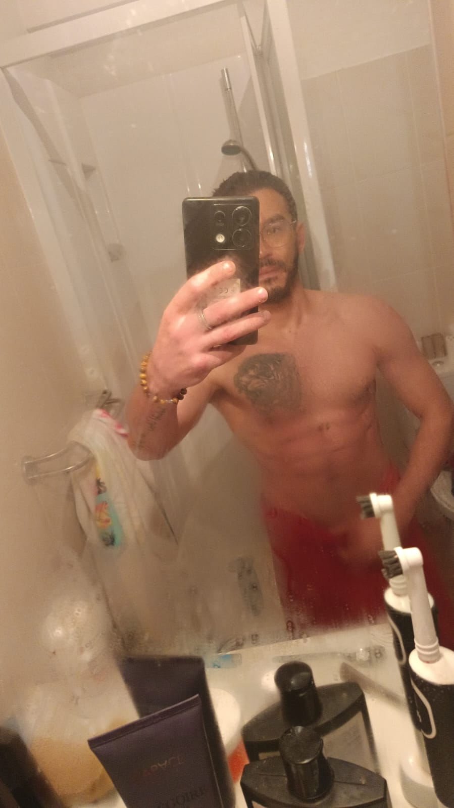 Profil de Esen, 34 ans, Boite gay à Ramosch