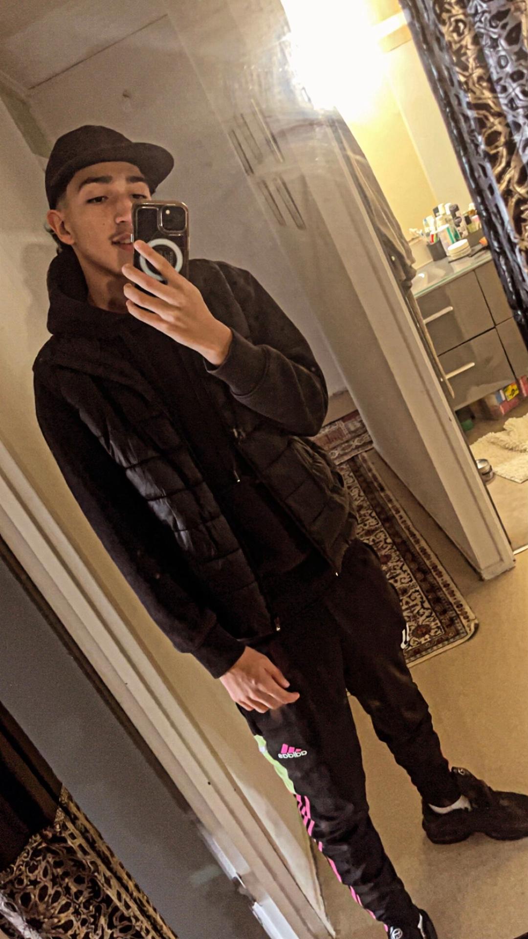 Profil de Idrisse, 19 ans, Boite gay à Grossaffoltern