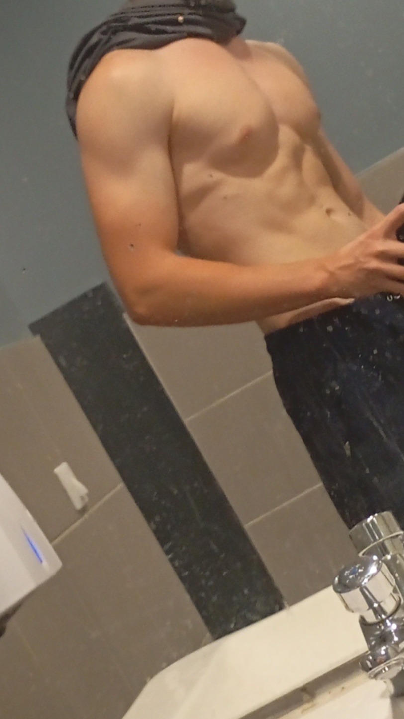 Profil de Kalide, 19 ans, Boite gay à Siat