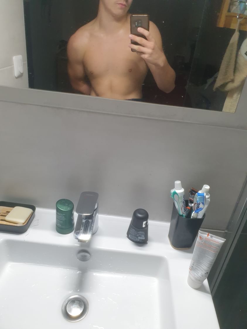 Profil de Dewi, 19 ans, Boite gay à Toffen