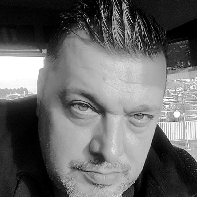 Profil de Djalal, 54 ans, Boite gay à Vulpera