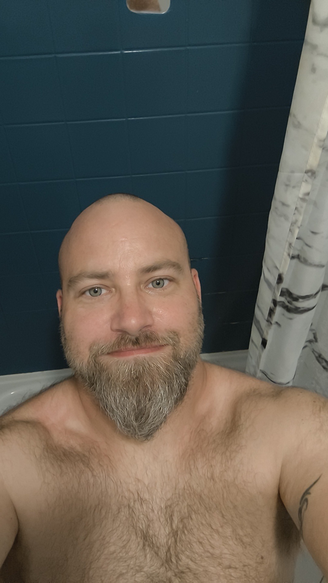 Profil de Abib, 43 ans, Boite gay à Levron