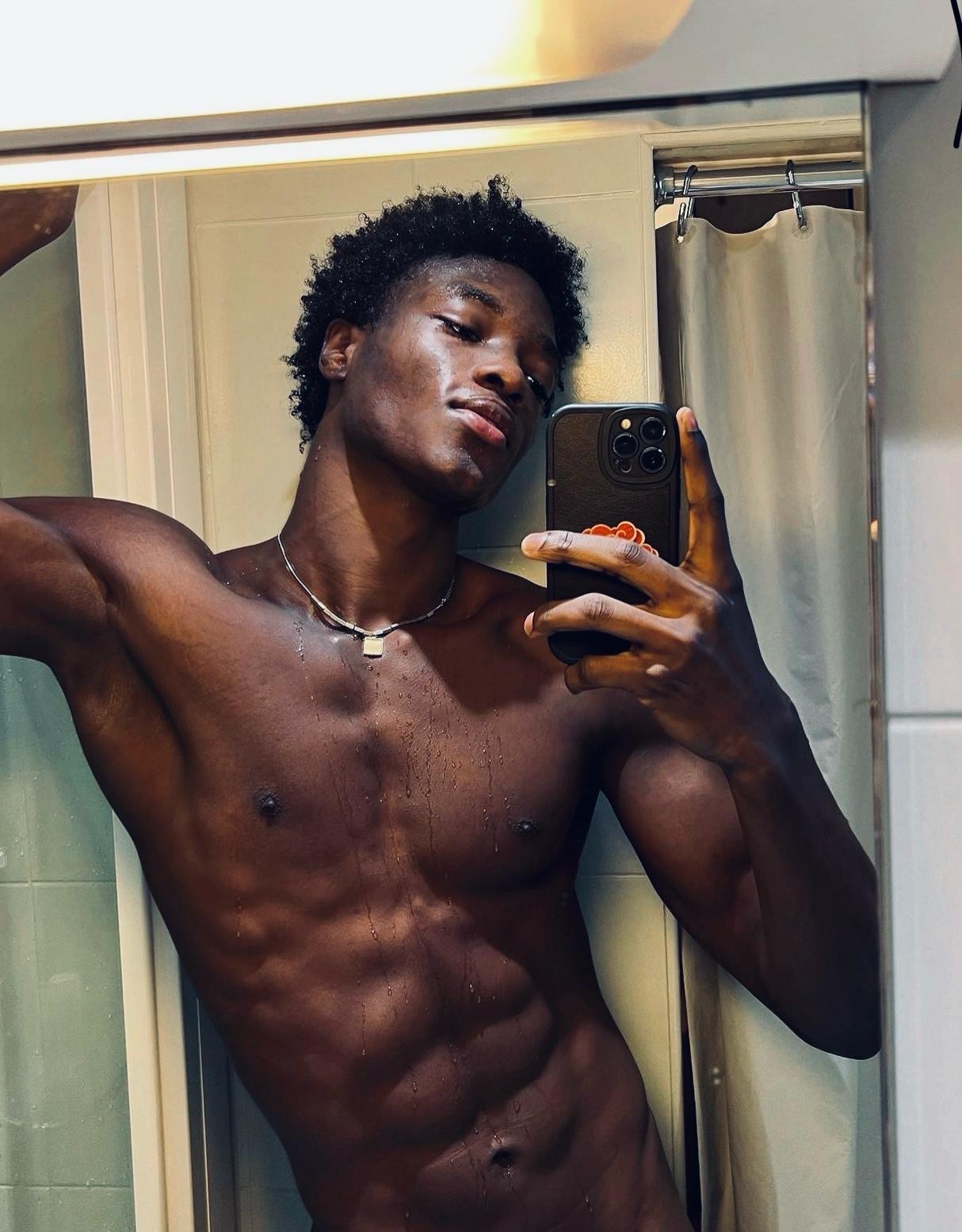 Profil de Célio, 30 ans, Boite gay à Aclens