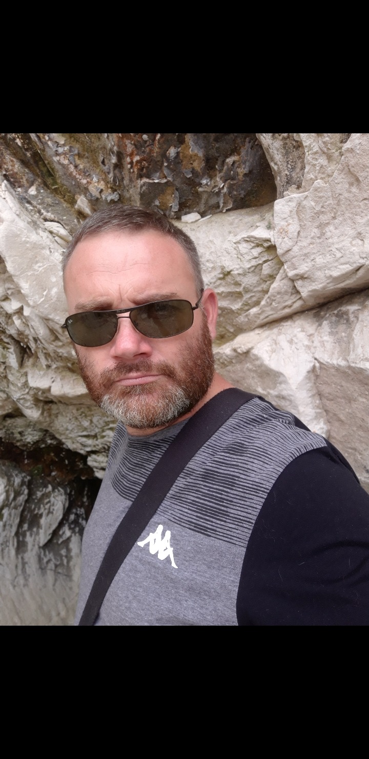 Profil de Saint-just, 50 ans, Boite gay à Gunten