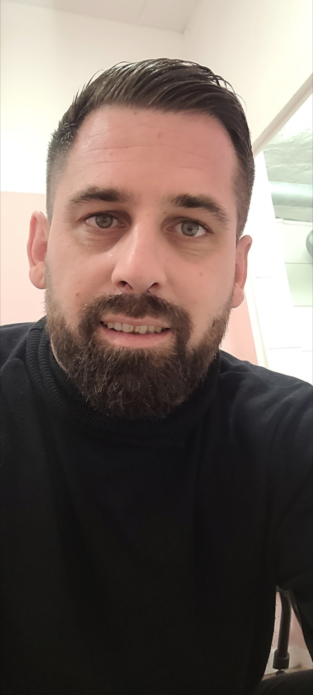 Profil de Azzedine, 37 ans, Boite gay à Innerferrera