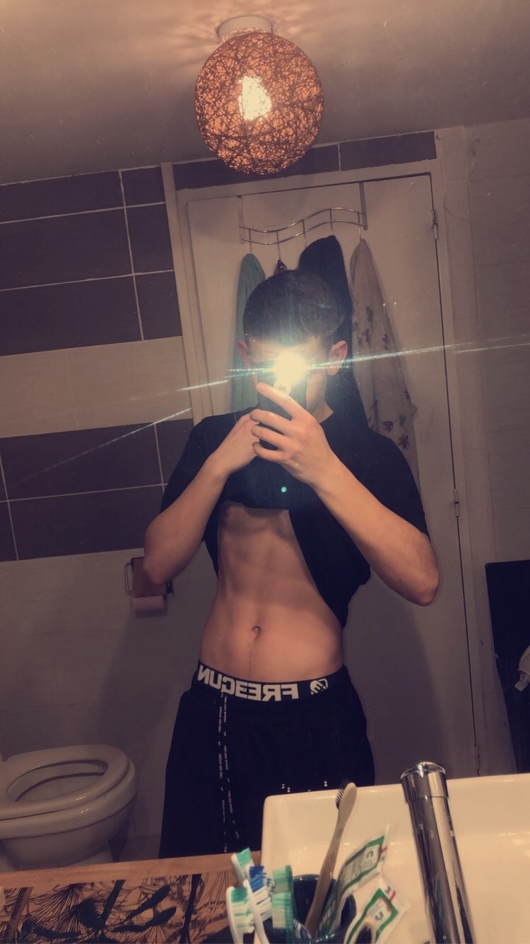 Profil de Lonis, 21 ans, Boite gay à Denens