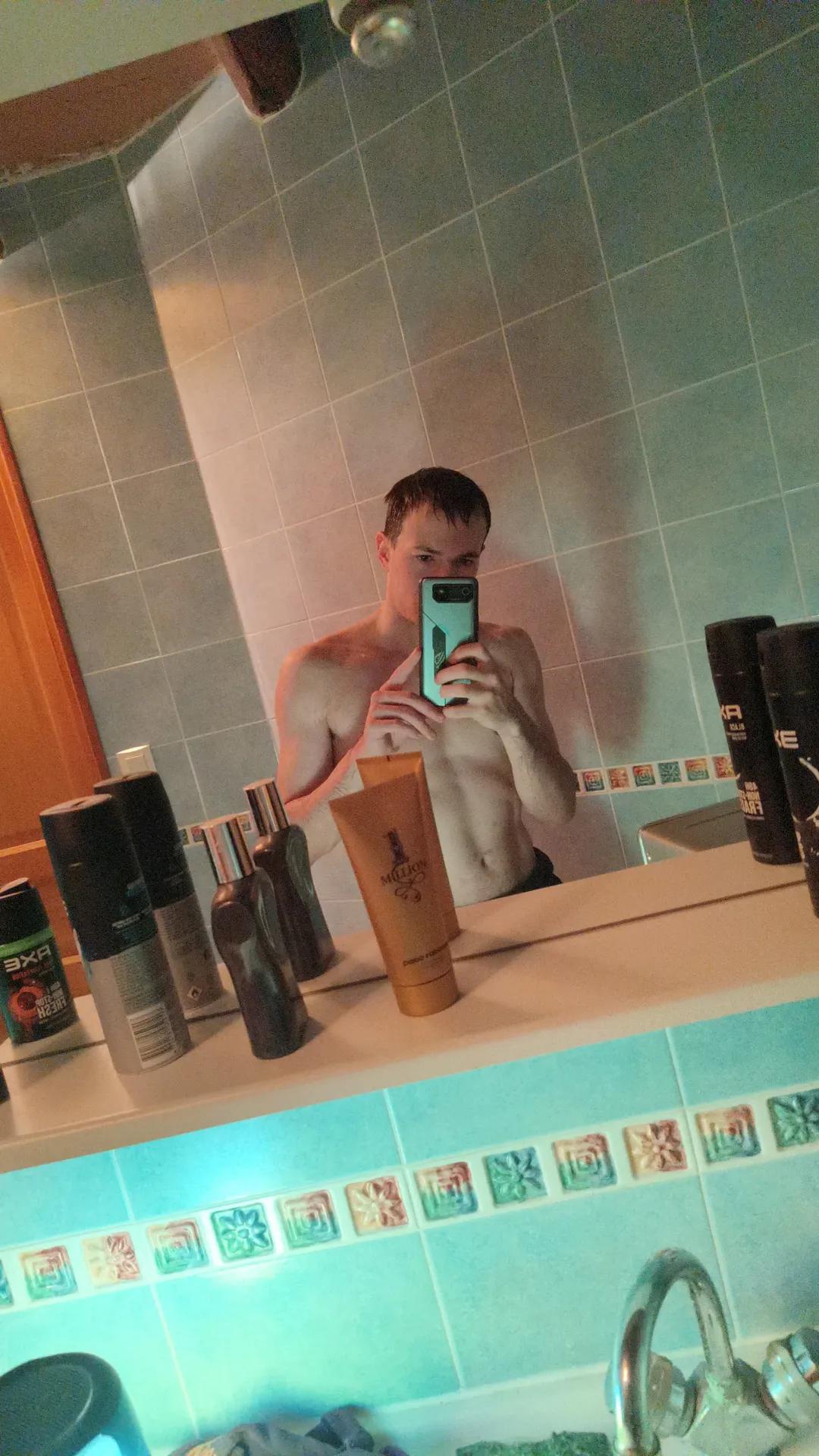 Profil de Larbi, 24 ans, Boite gay à Lostallo