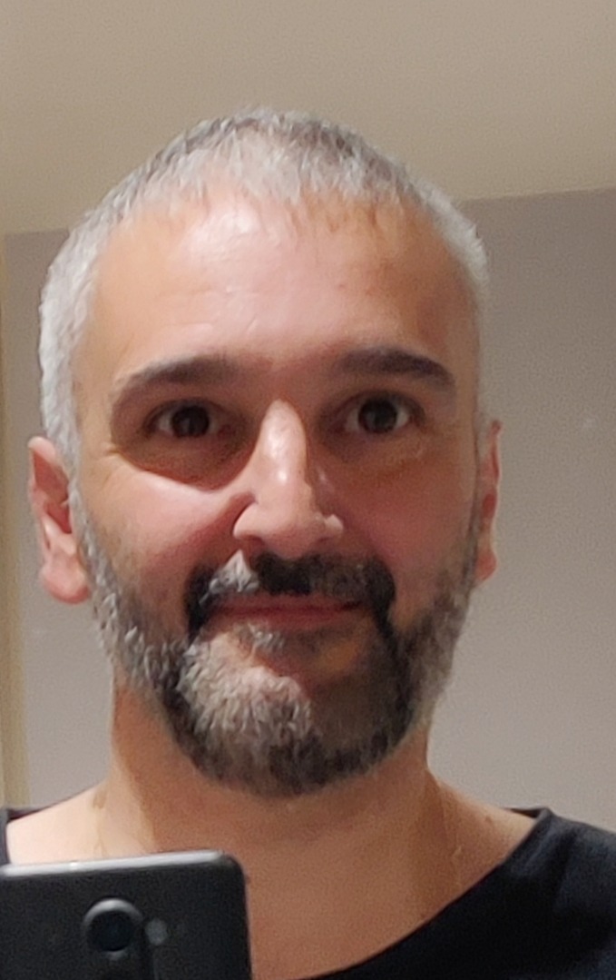 Profil de Yessine, 48 ans, Boite gay à Hornussen