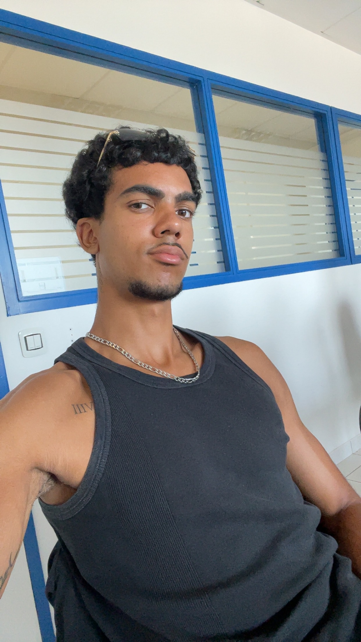 Profil de Papa, 20 ans, Boite gay à Tschlin