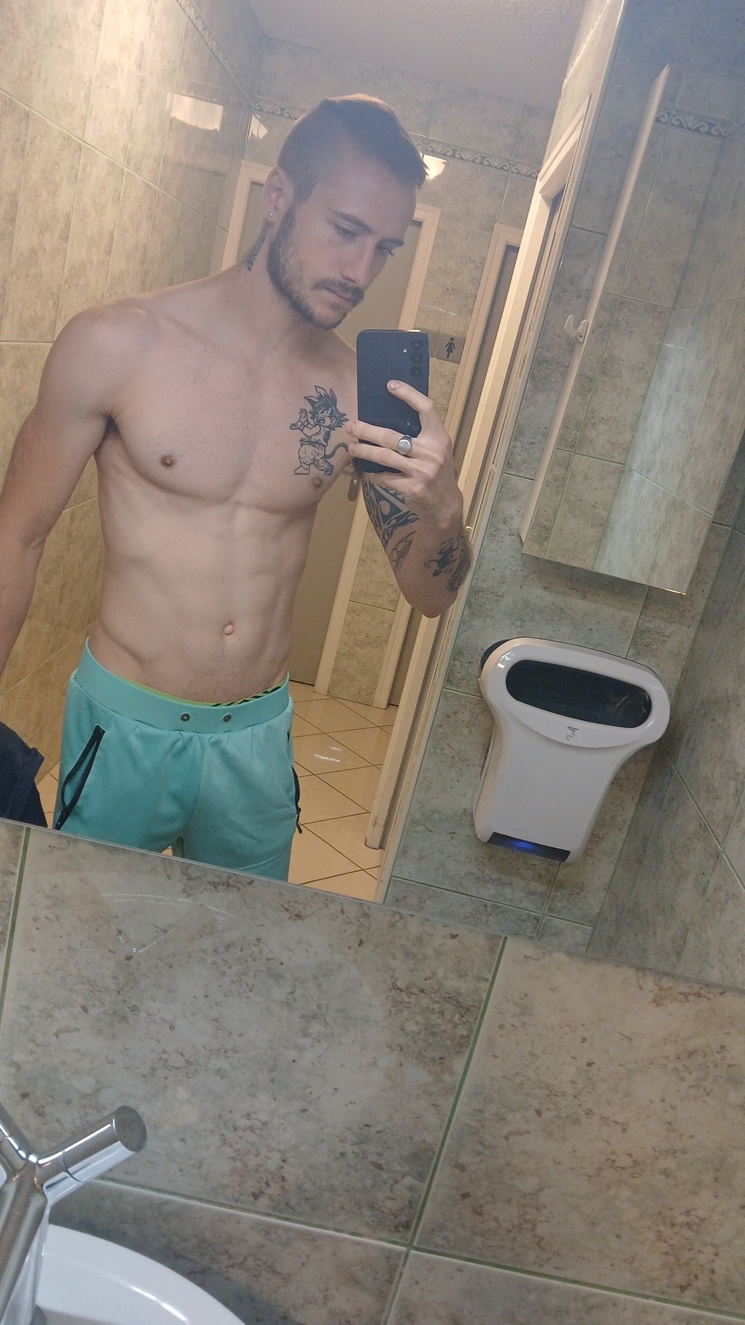 Profil de Josian, 26 ans, Boite gay à Belpberg